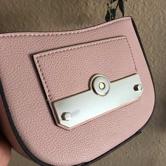 ✨BNWT Nast Gal | Ring Leader Nude Crossbody Clutch - Picture 5 of 8